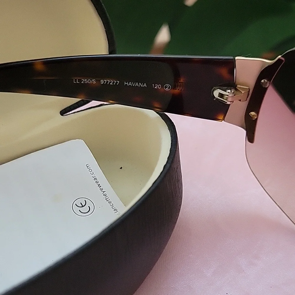 ✨️LANCETTI✨️ Vintage Women's Edgy Yet Sophisticated Sunglasses✨️ - Picture 4 of 8